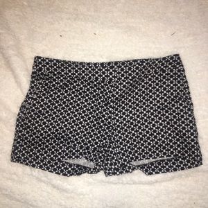 Size 8 H&M black & White shorts